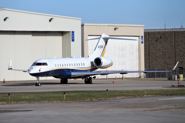 Bombardier Global Express (N703DS)