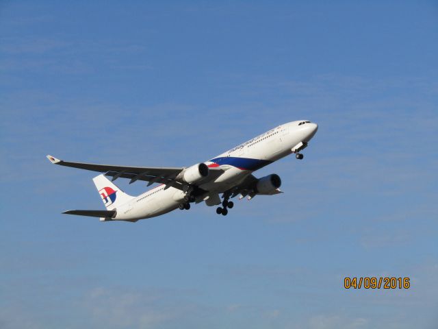 Airbus A330-300 (9M-MTH) - Malaysia Airlines Airbus A330-300 taking off to Kuala Lumpur