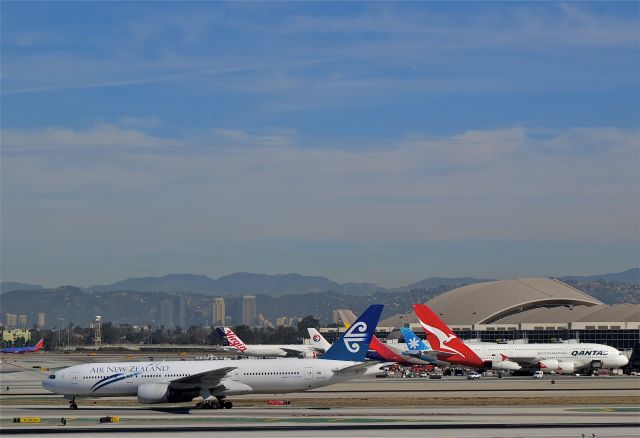 Boeing 777-200 (ZK-OKG)