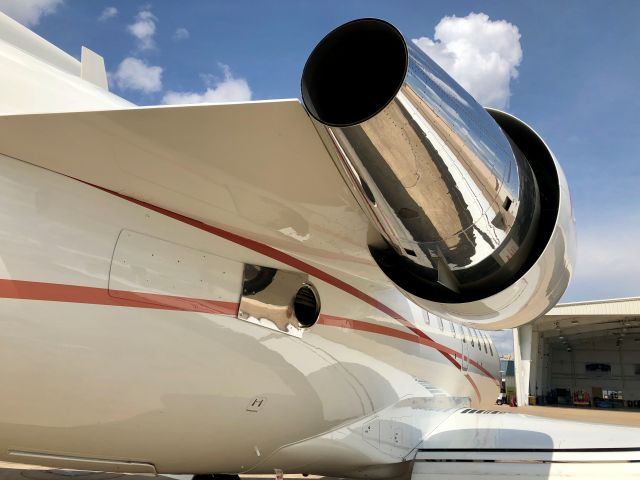 Canadair Challenger (N126SZ) - No. 2 engine and APU exhaust