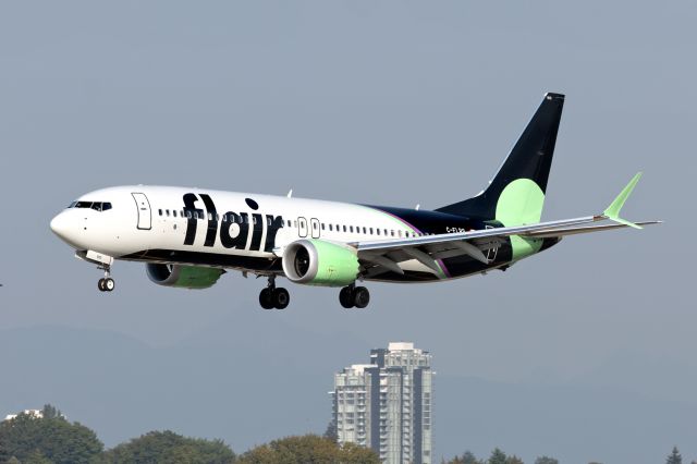 Boeing 737 MAX 8 (C-FLRS)