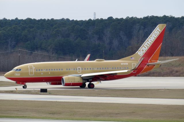 Boeing 737-700 (N714CB) - Southwest Airlines 737-700 "Southwest Classic" 12/28/13