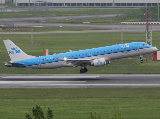 Boeing 737-800 (PH-EZG)