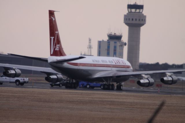 Boeing 707-100 (N707JT)