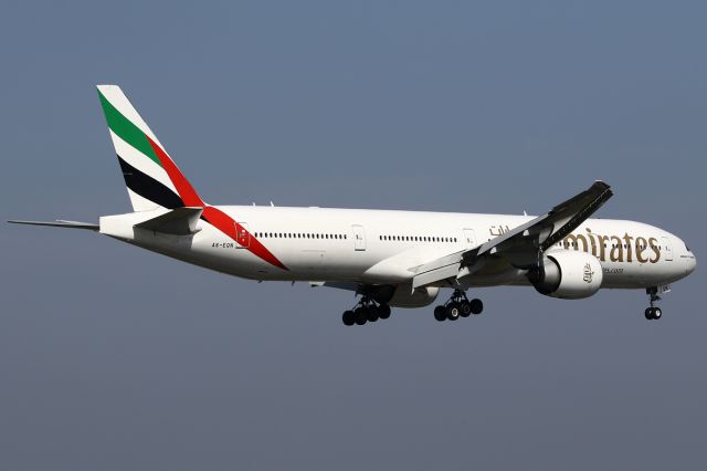 BOEING 777-300ER (A6-EQN)