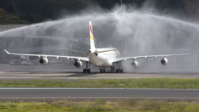 Airbus A340-300 (EC-MQM) - Direct inaugural flight from Caracas - Tenerife North of the Spanish company Plus Ultra Airlines.br /In the image the welcome from the airport firefighters with the majestic * arc of water *