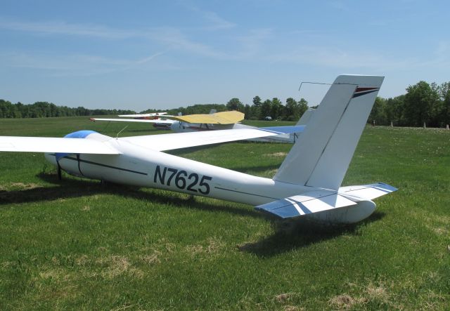 Piper PA-24 Comanche (N7625) - At the Randall (K06N) airport.