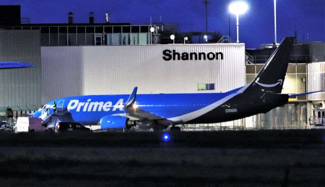 Boeing 737-800 (N547CC) - amazon prime air b737-8as(f) n547cc arriving in shannon this evening from keflavik to be operated by asl airlines as ei-dad 24/9/20.