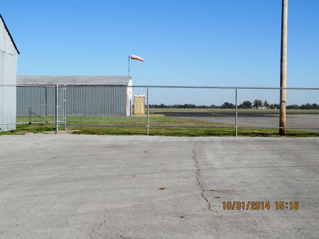 — — - If ever flying a small plane in Southeastern Kansas this is a great paved runway to stop and get good cheap fuel. No waiting.