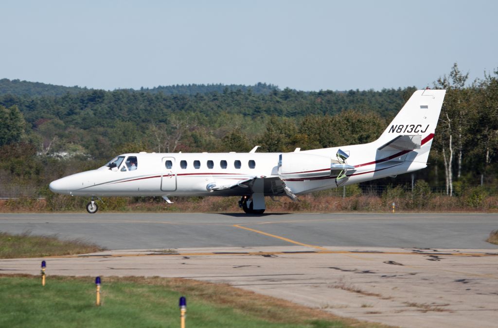 Cessna Citation V (N813CJ) - Reversers deployed after a perfect landing on RW35. Gusting wind conditions.