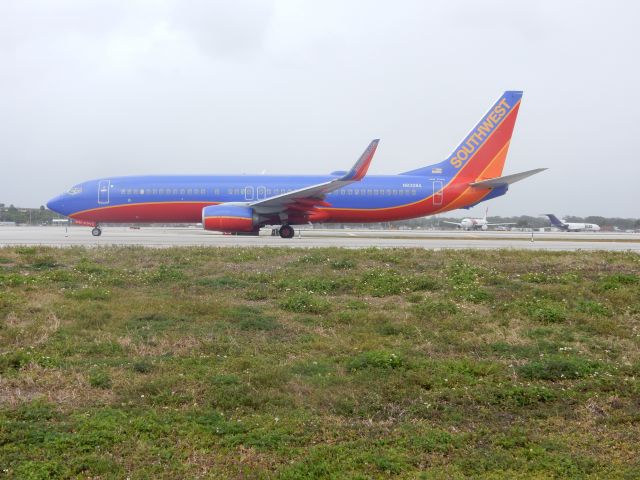 Boeing 737-800 (N8328A)