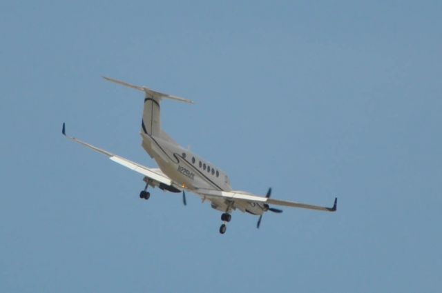 Beechcraft Super King Air 300 (N225MW)