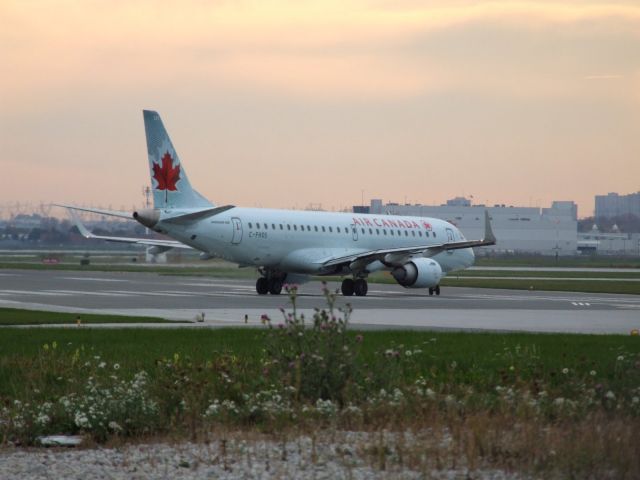 Embraer ERJ-190 (C-FHOS)