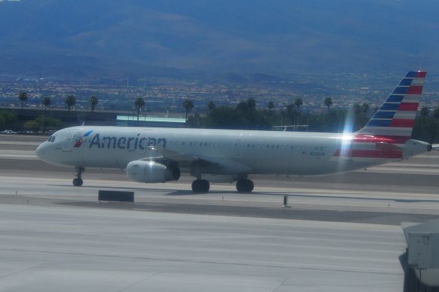 Airbus A320 (N540UW)