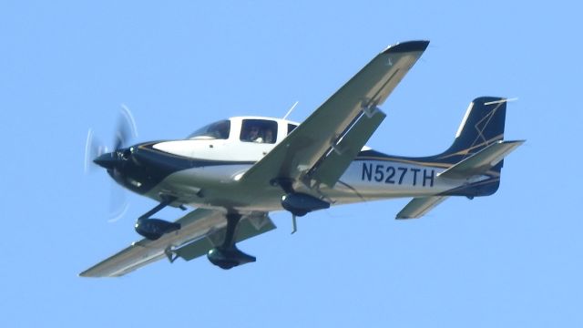 Cirrus SR22 Turbo (N527TH)
