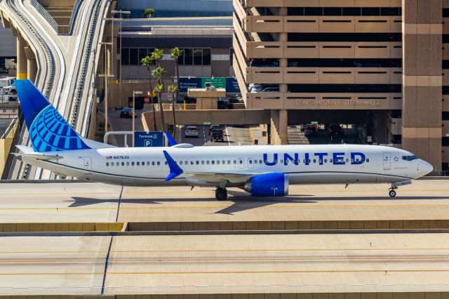 Boeing 737 MAX 8 (N47533) - A United Airlines 737 MAX 8 taxiing at PHX on 2/11/23 during the Super Bowl rush. Taken with a Canon R7 and Canon EF 100-400 II L lens.