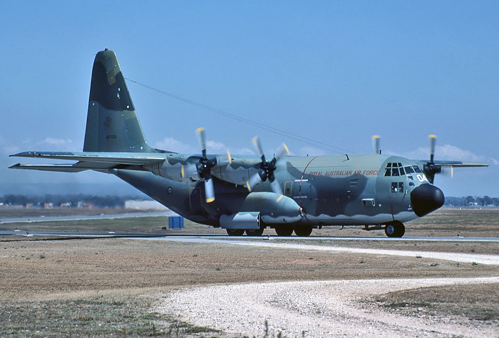 09-7004 — - AUSTRALIA - AIR FORCE - LOCKHEED C-130H HERCULES (L-382) - REG : A97-004 (CN 382-4784) - EDINBURGH RAF BASE ADELAIDE SA. AUSTRALIA - YPED (5/3/1983)