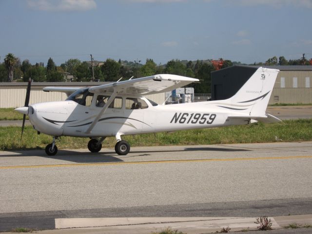 Cessna Skyhawk (N61959) - TAXIING TO RWY 6