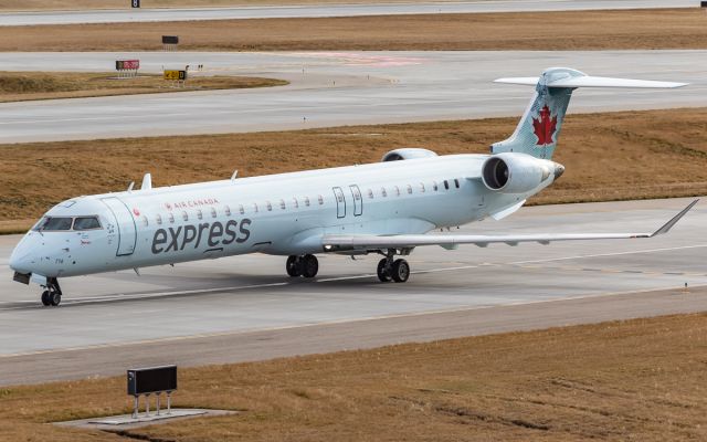 Canadair Regional Jet CRJ-900 (C-GPJZ)