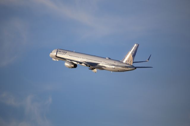 BOEING 757-300 (N57864)