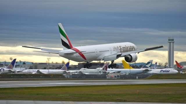 BOEING 777-300 (A6-END) - BOE926 on final approach to runway 16R to complete its maiden flight test on 11/29/12. (LN:1063 c/n 41084).