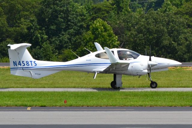 Diamond Twin Star (N458TS) - 458 AVIATION LLC taxiing at KJQF - 8/6/18