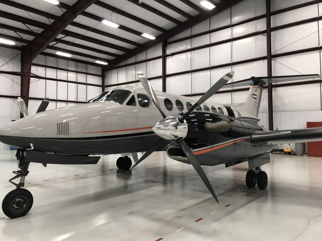 Beechcraft Super King Air 350 (N708DC)