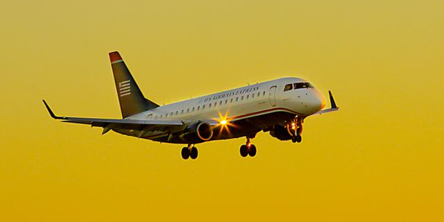 Embraer ERJ 175 (N133HQ)