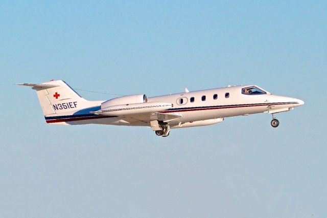 Learjet 35 (N351EF) - Departing 21L