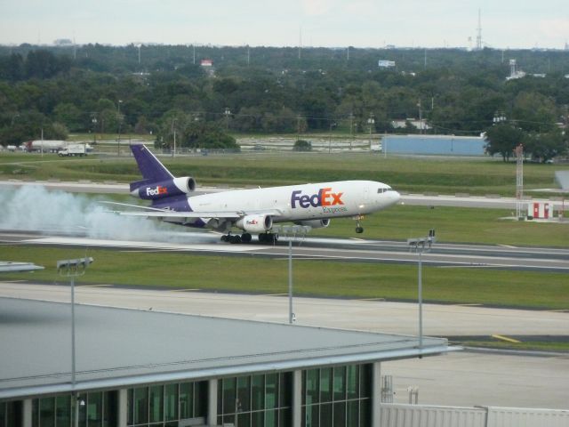 McDonnell Douglas DC-10 (N320FE)