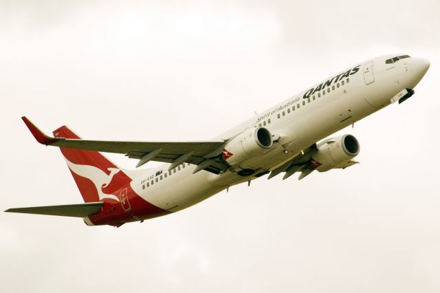 Boeing 737-800 (VH-VXD) - Getting airborne off runway 23. Friday 1st February 2013.