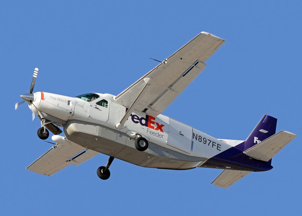 Cessna Caravan (N897FE)