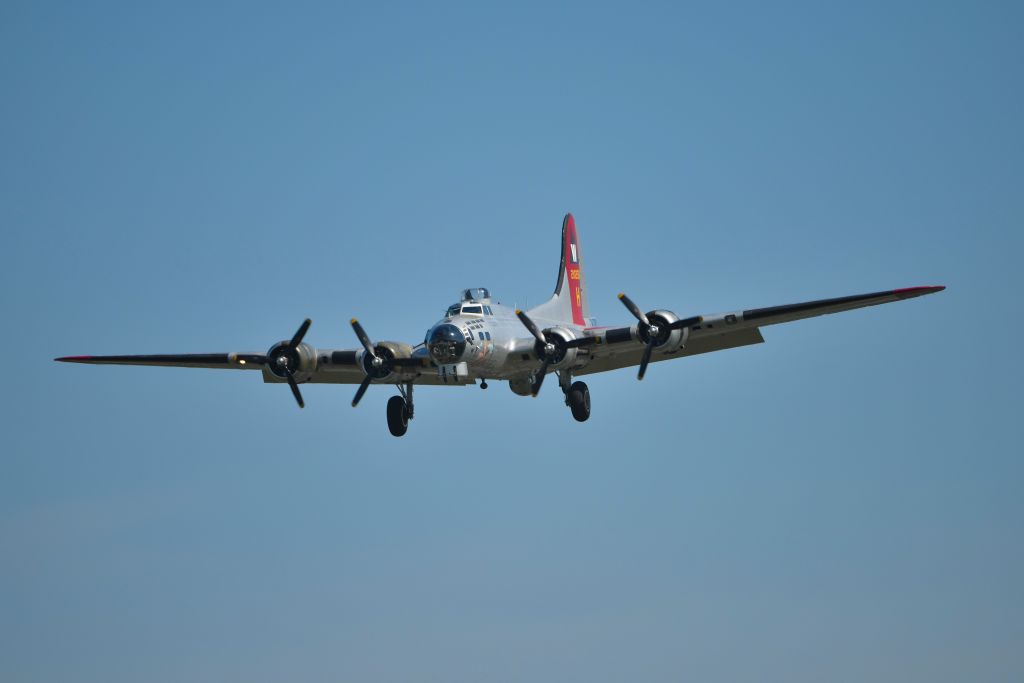 Boeing B-17 Flying Fortress (N5017N)