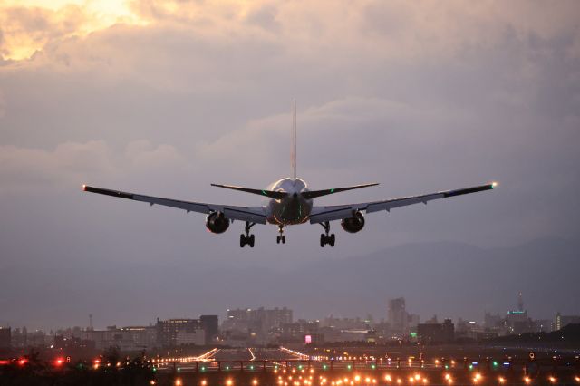 BOEING 767-300 (JA614J) - August 20,2022:HND-HKD.