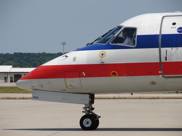 Embraer ERJ-135 (N824AE)