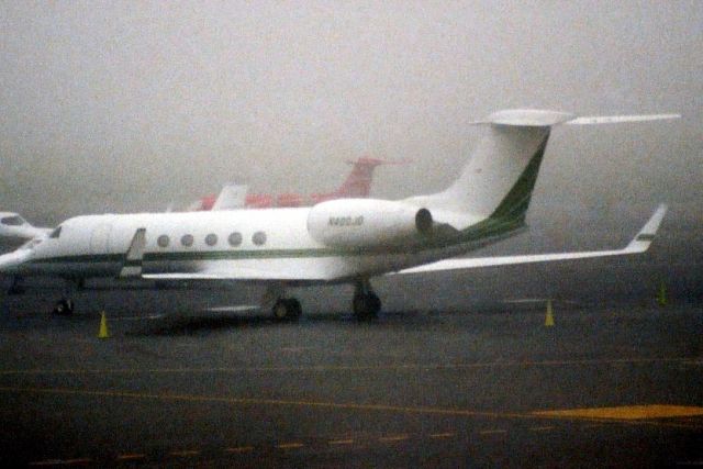 Gulfstream Aerospace Gulfstream V (N400JD) - Seen here on 16-Apr-02.  Reregistered N674RW, N1892 30-Jun-07 then N474MJ 11-Sep-15.