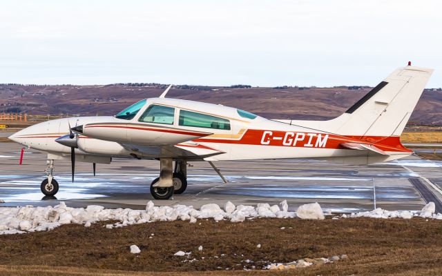Cessna 310 (C-GPIM)