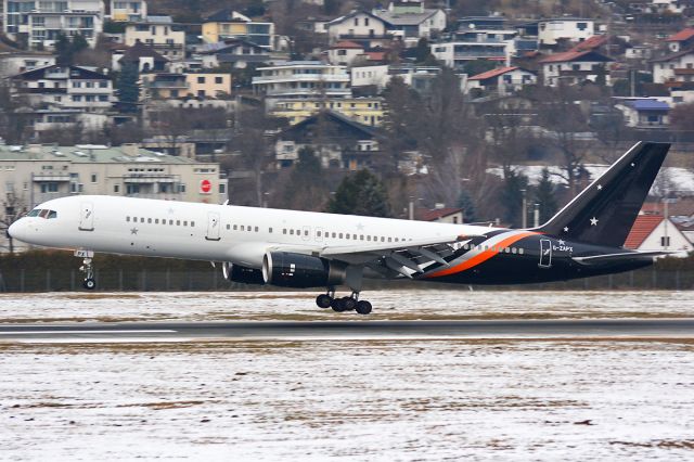 Boeing 757-200 (G-ZAPX)