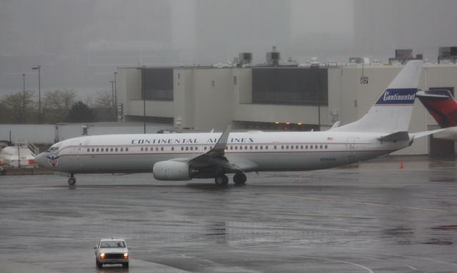 Boeing 737-900 (N75436)