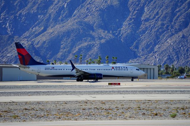 Boeing 737-700 (N888DU) - Delta flight just landed at PSP.  Viewpoint is Palm Springs Aircraft Museum.  