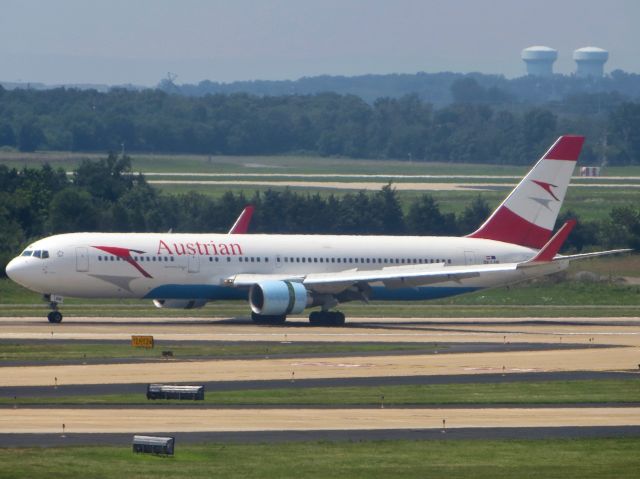 BOEING 767-300 (OE-LAW) - Austrian Airlines 767-300 7/20/13