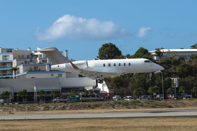 Bombardier Challenger 300 (N422CP)