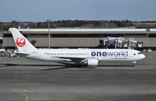 BOEING 767-300 (JA604J) - Taxing at NRT (2017/01/31)