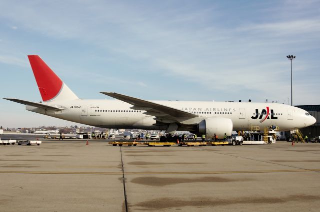 Boeing 777-200 (JA705J)