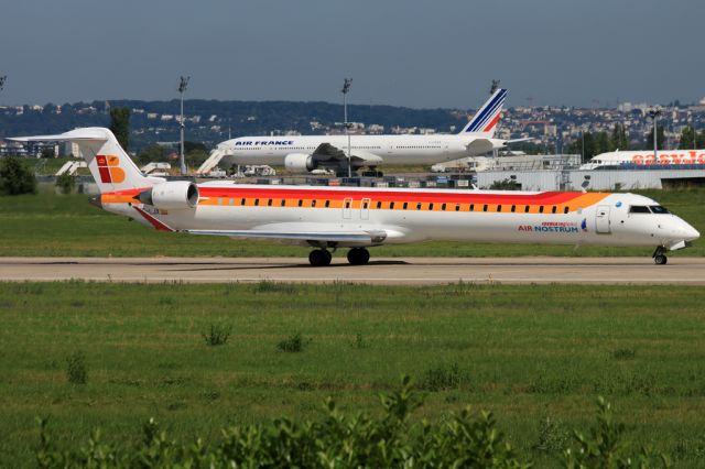 Bombardier CRJ-1000 (EC-LJX)