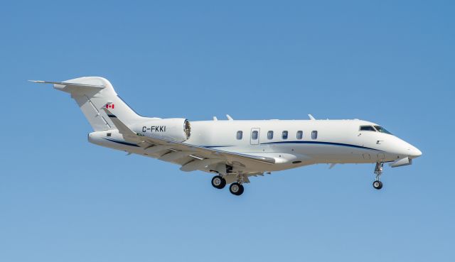 Bombardier Challenger 300 (C-FKKI)