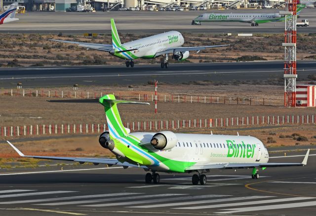 Bombardier CRJ-1000 (9H-LOV)