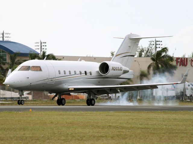 Canadair Challenger (N203JD)