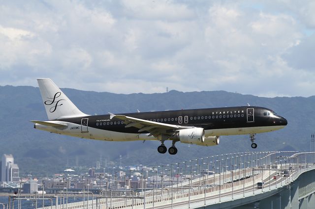 Airbus A320 (JA03MC)