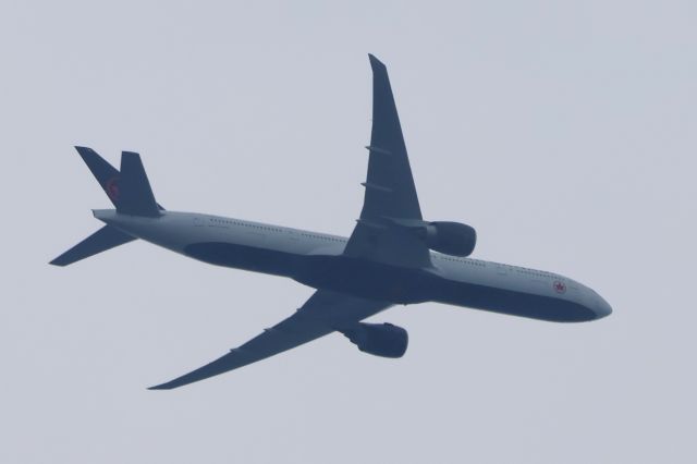 Boeing 777-200 (C-FJZS) - C-FJZS Boeing B-777-333 ER Air Canada AC898 De Montreal YUL vers Athens ATH Altitude 4250 Mètres Vitesse 759 Km/H Survolant la ville de Lavaltrie QC. le 17-05-2024 à 18:20